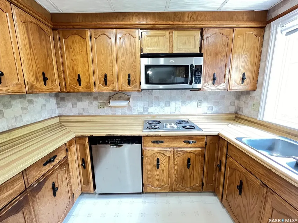 202 Hood Street Maple Creek SK S0N 1N0