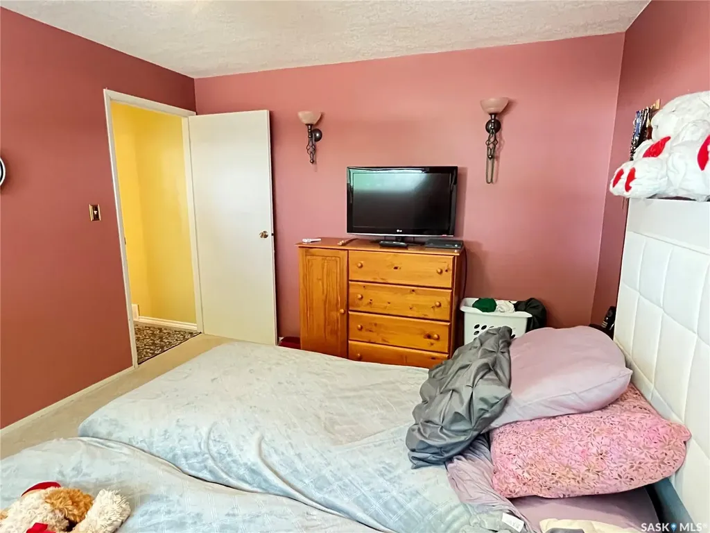 202 Hood Street Maple Creek SK S0N 1N0