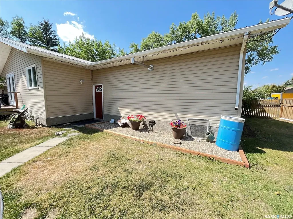 202 Hood Street Maple Creek SK S0N 1N0