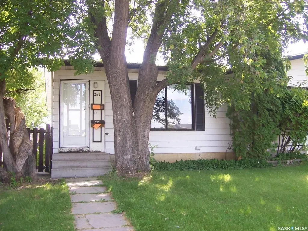 843 7th Street E Prince Albert SK S6V 6T3