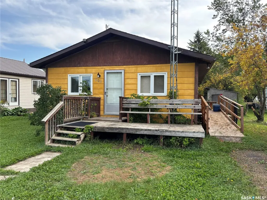 202 Dixon Avenue Kinistino SK S0J 1H0