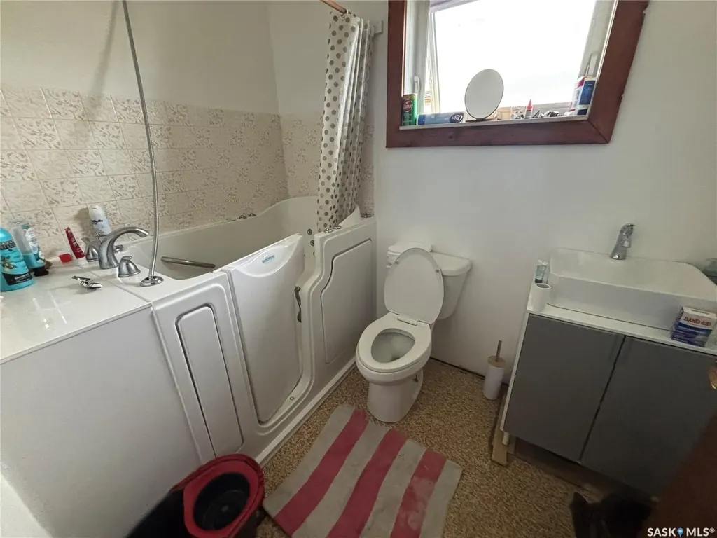 202 Dixon Avenue Kinistino SK S0J 1H0