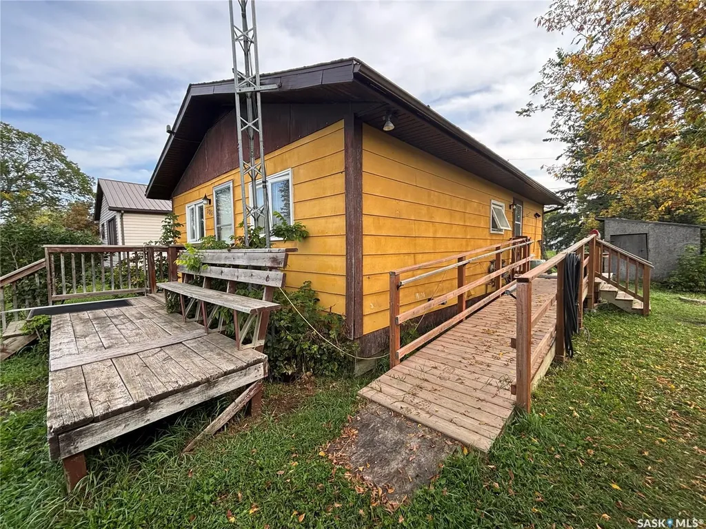 202 Dixon Avenue Kinistino SK S0J 1H0