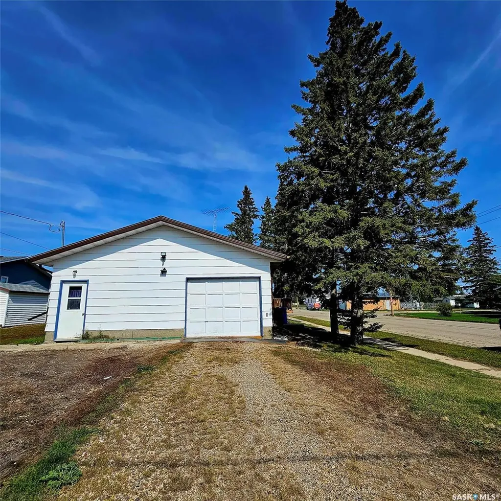 219 Carl Avenue E Langenburg SK S0A 2A0