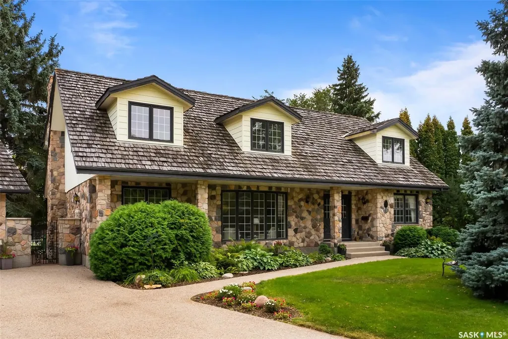 70 Lowry Place Regina SK S4S 6C7