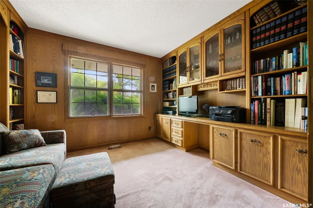 70 Lowry Place Regina SK S4S 6C7
