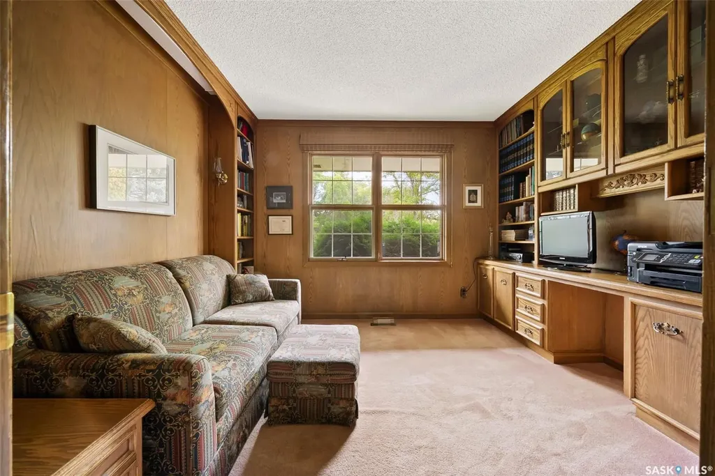 70 Lowry Place Regina SK S4S 6C7