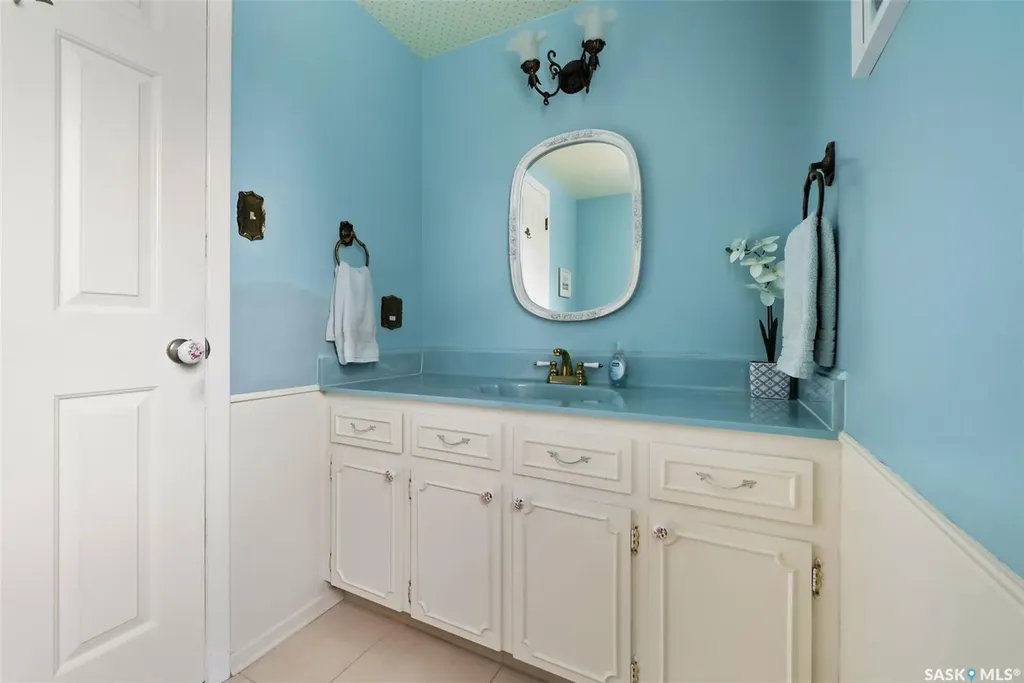 70 Lowry Place Regina SK S4S 6C7