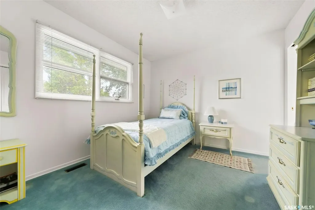 70 Lowry Place Regina SK S4S 6C7