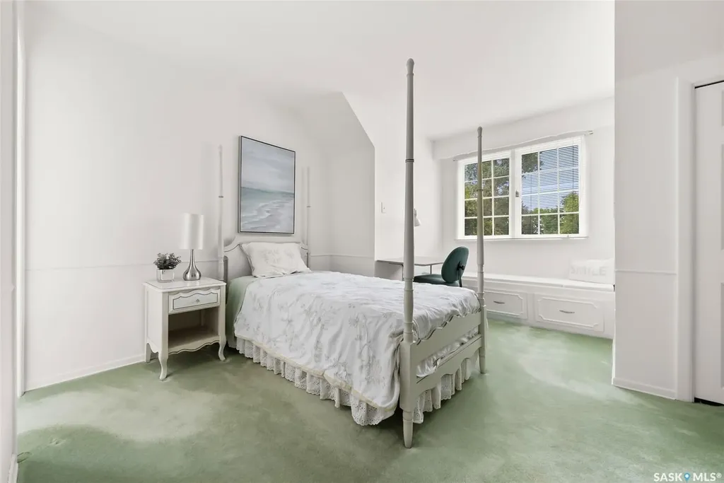 70 Lowry Place Regina SK S4S 6C7