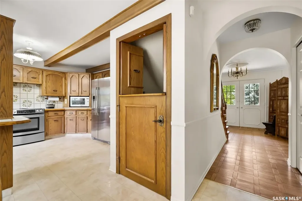 70 Lowry Place Regina SK S4S 6C7