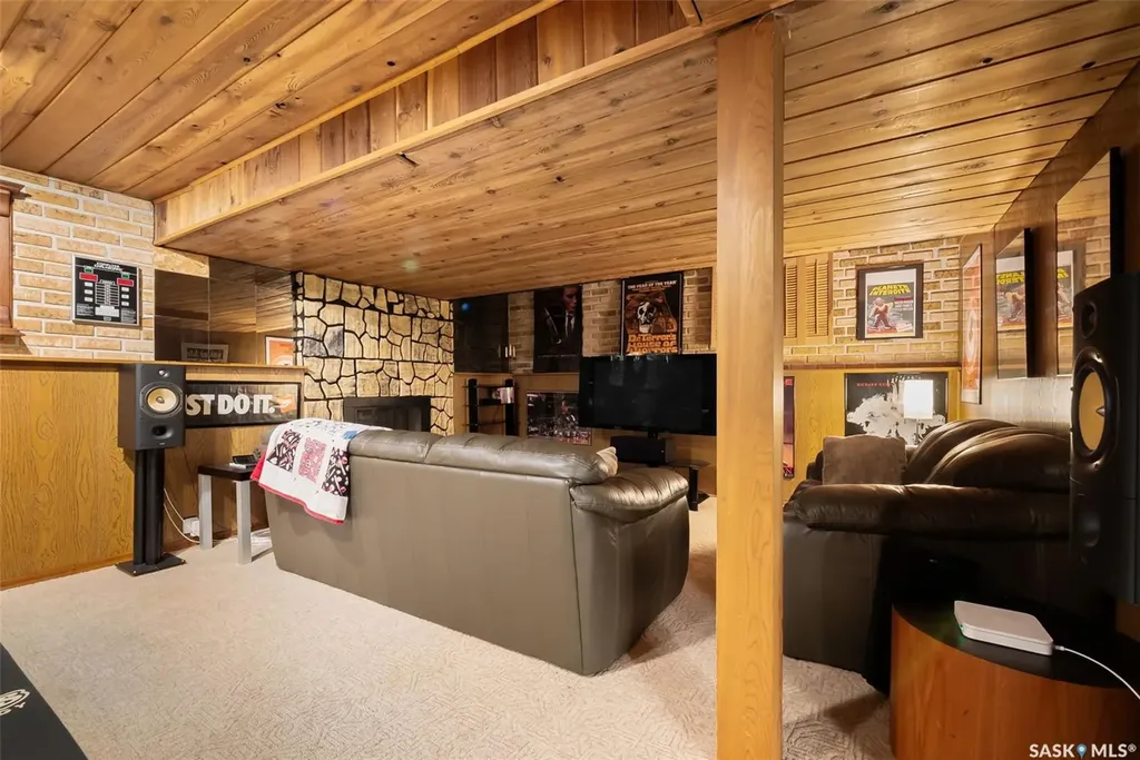 70 Lowry Place Regina SK S4S 6C7