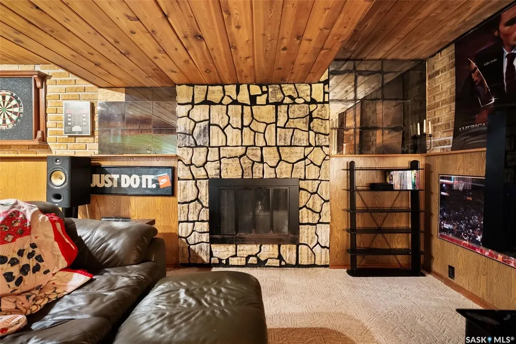 70 Lowry Place Regina SK S4S 6C7