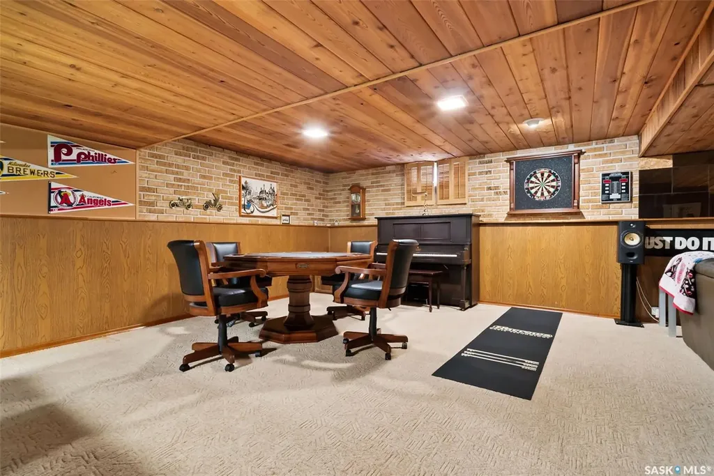 70 Lowry Place Regina SK S4S 6C7