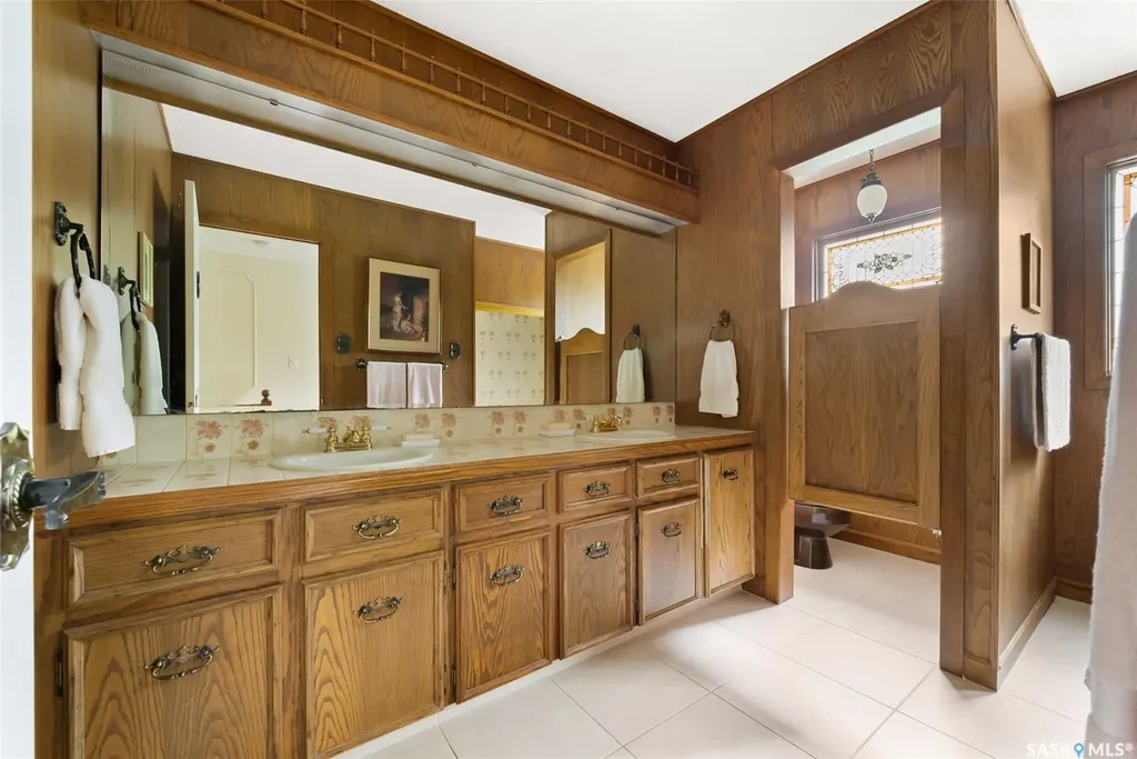 70 Lowry Place Regina SK S4S 6C7