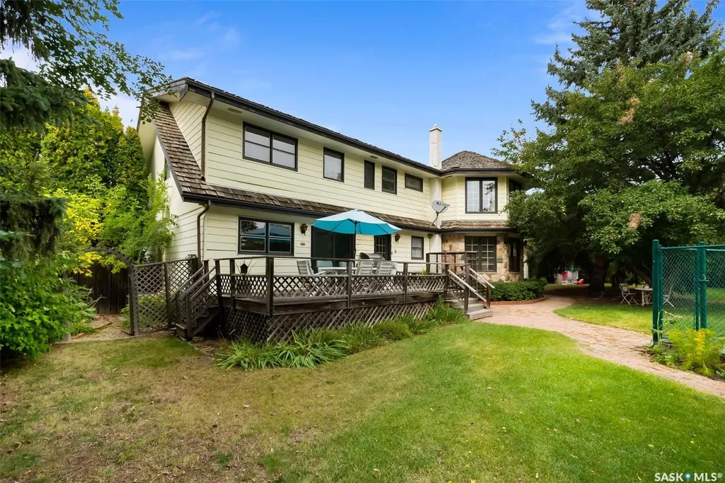 70 Lowry Place Regina SK S4S 6C7