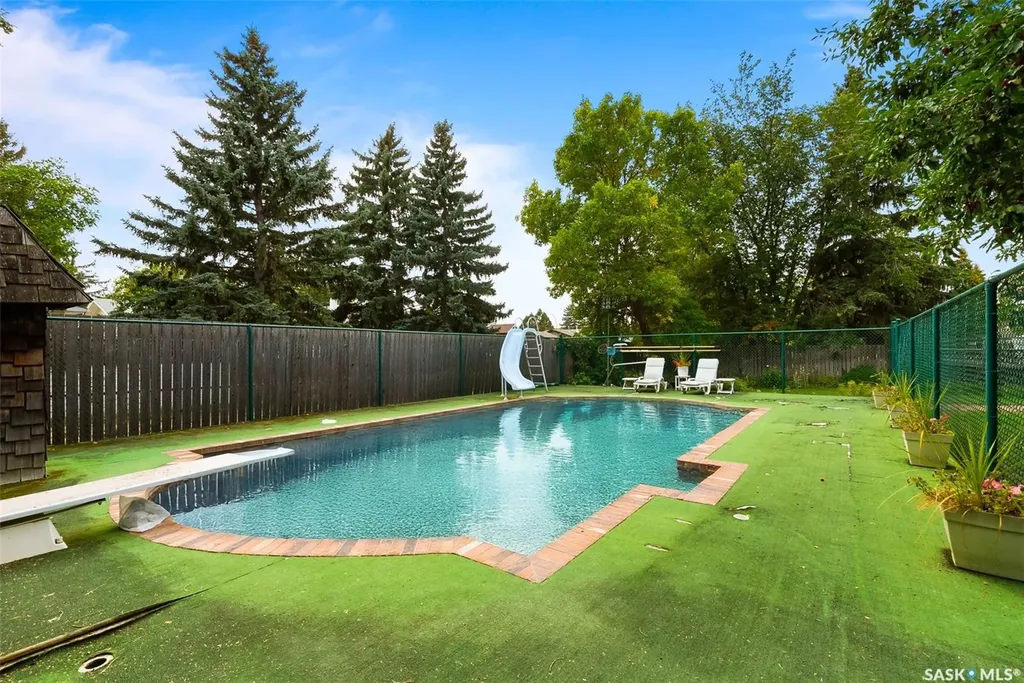 70 Lowry Place Regina SK S4S 6C7