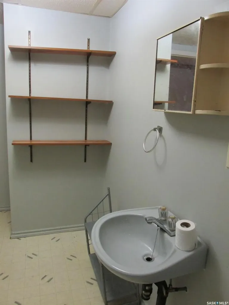 617 8th Avenue W Nipawin SK S0E 1E0