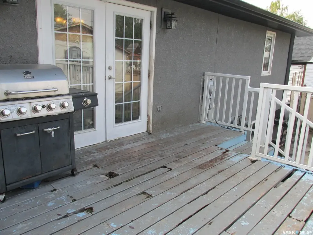 617 8th Avenue W Nipawin SK S0E 1E0