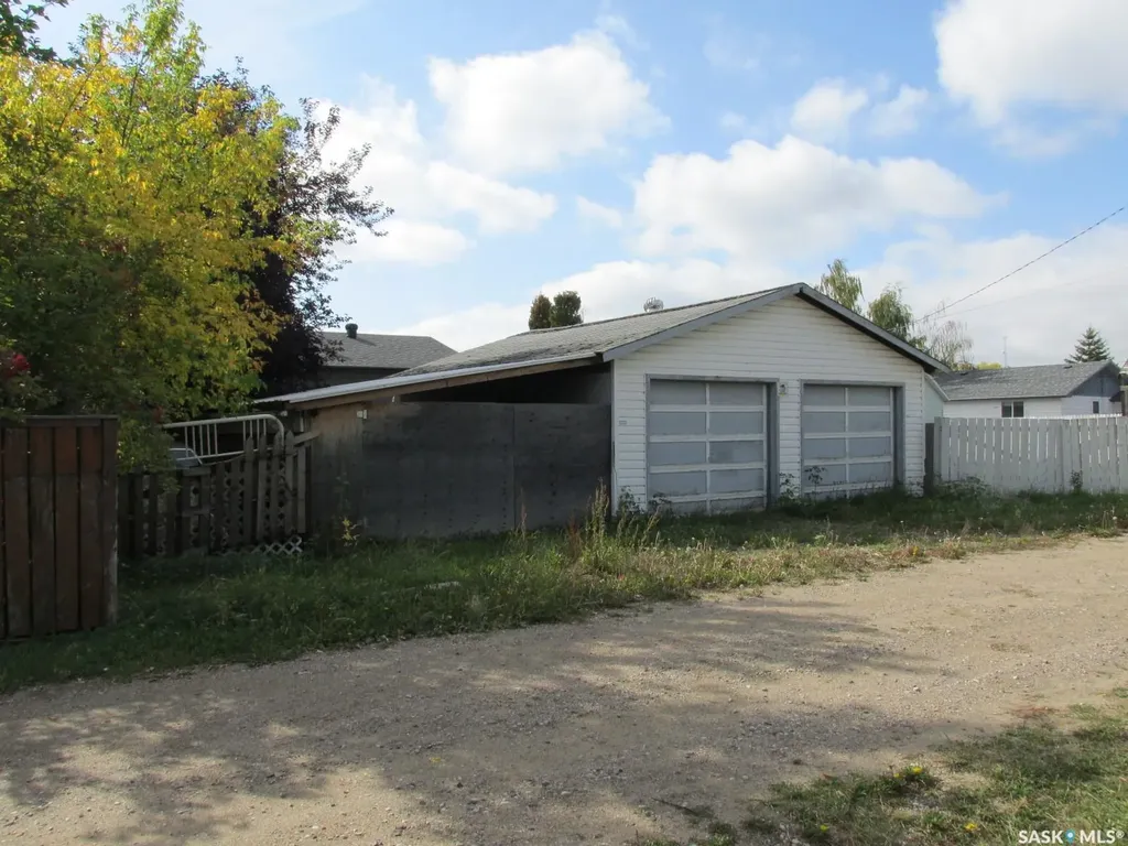 617 8th Avenue W Nipawin SK S0E 1E0