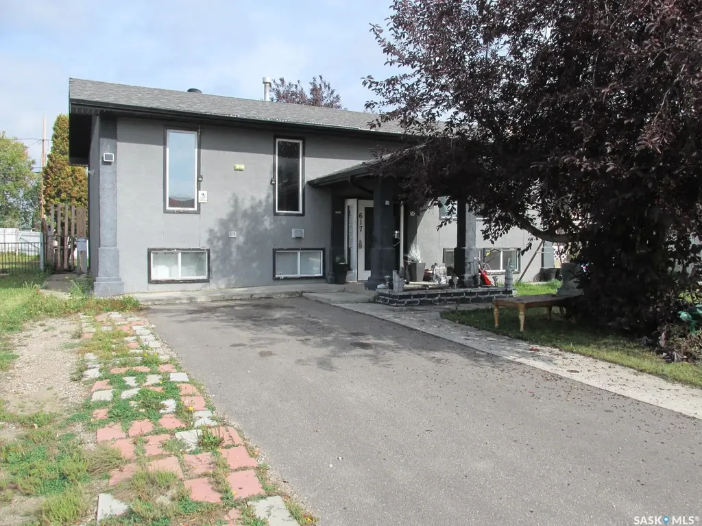 617 8th Avenue W Nipawin SK S0E 1E0
