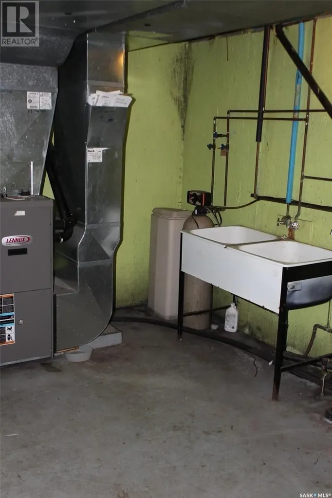 310 1st Avenue W Canora SK S0A 0L0