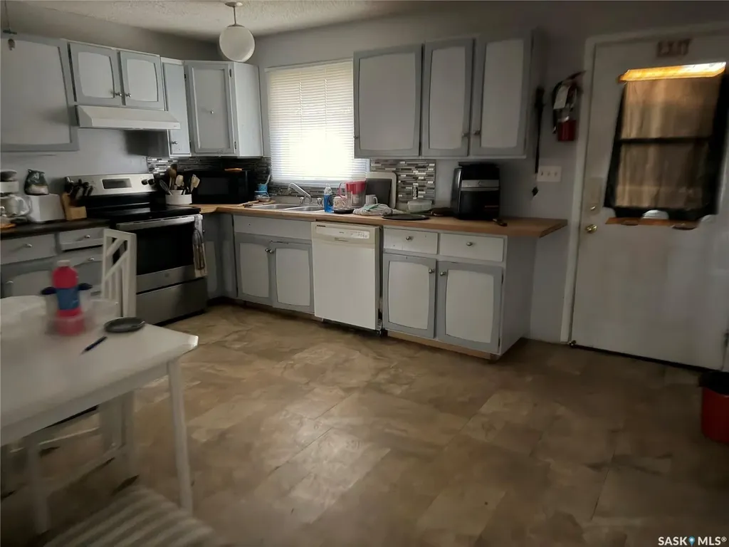 128 1st Avenue S Coronach SK S0H 0Z0