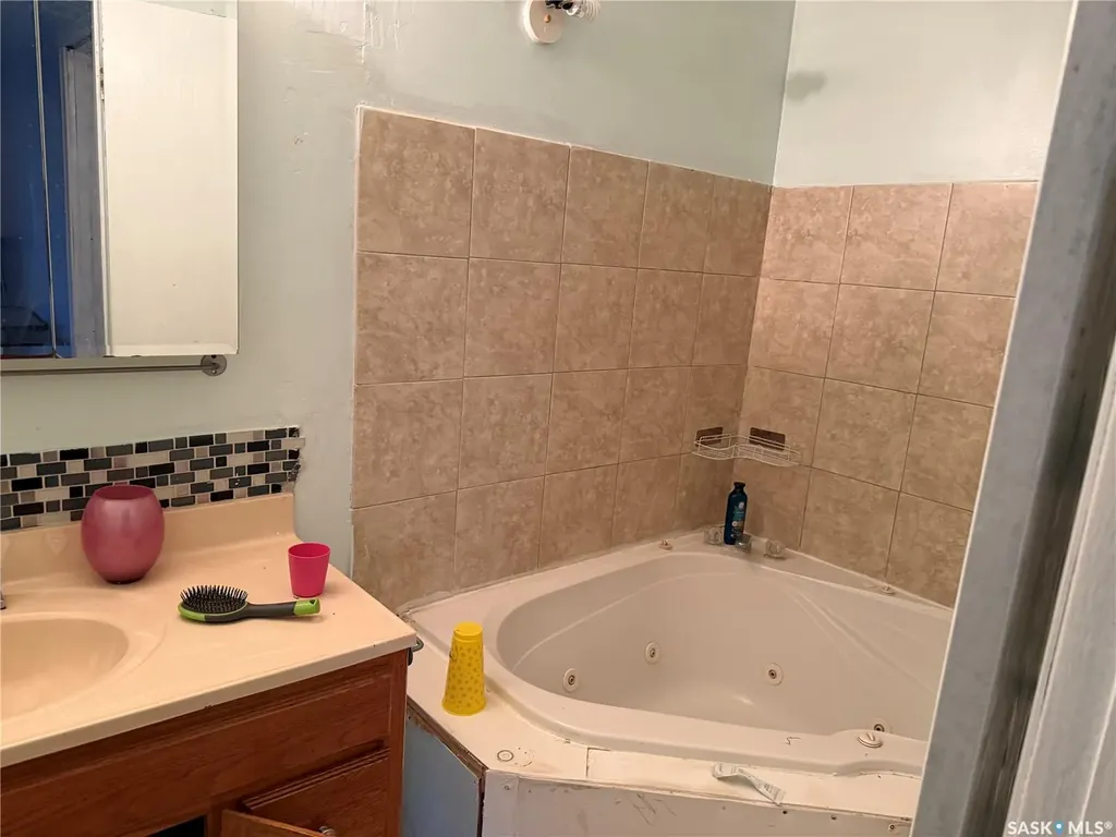 128 1st Avenue S Coronach SK S0H 0Z0