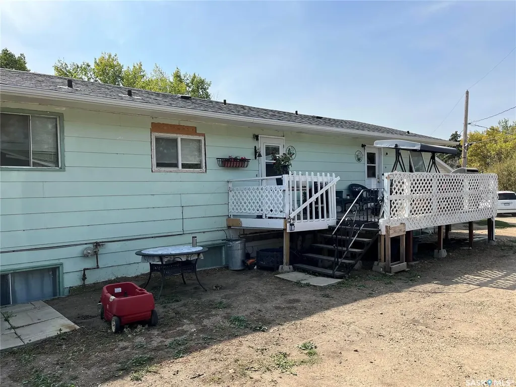128 1st Avenue S Coronach SK S0H 0Z0