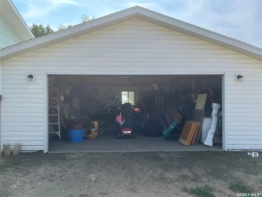 128 1st Avenue S Coronach SK S0H 0Z0