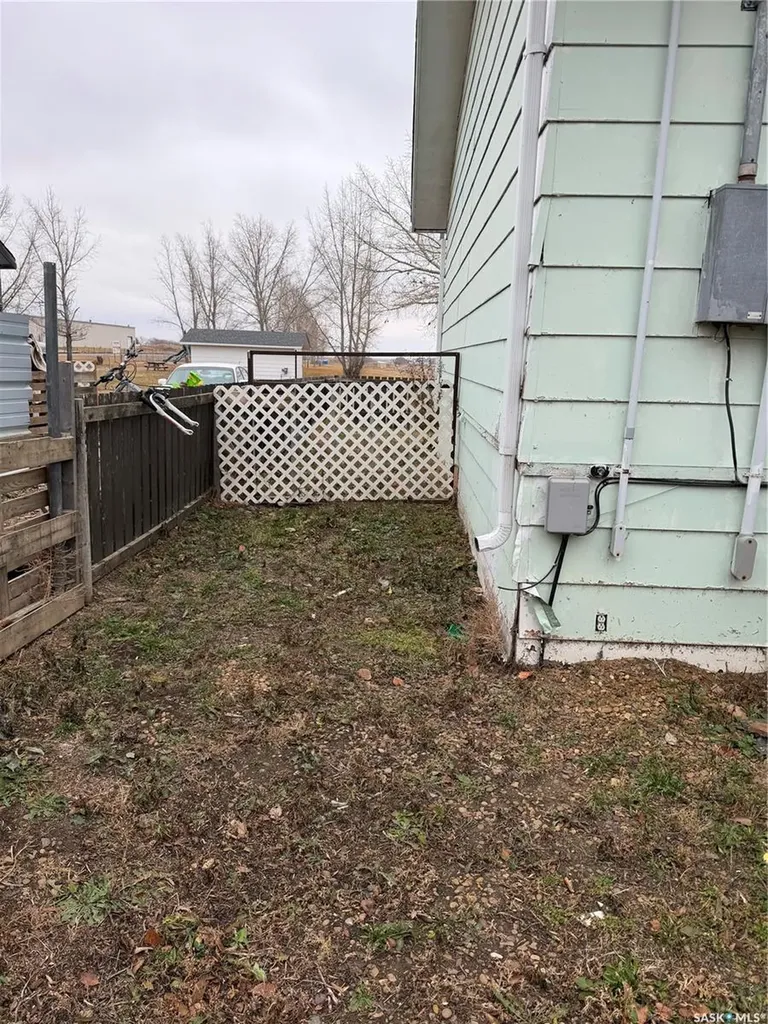 128 1st Avenue S Coronach SK S0H 0Z0