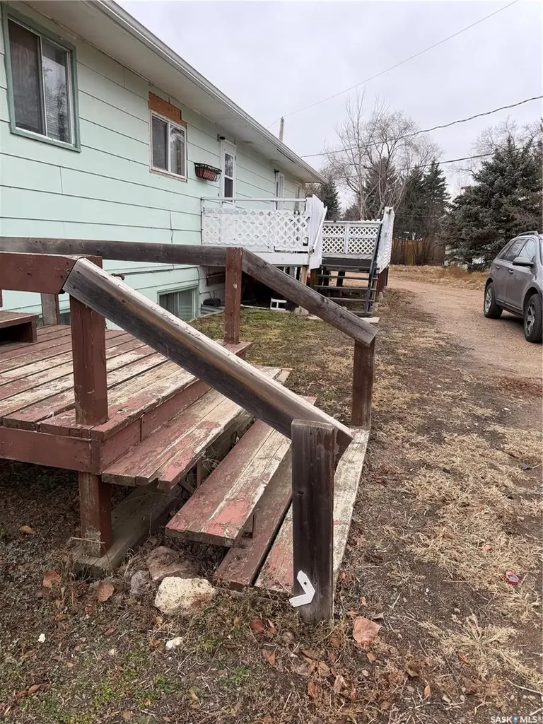 128 1st Avenue S Coronach SK S0H 0Z0