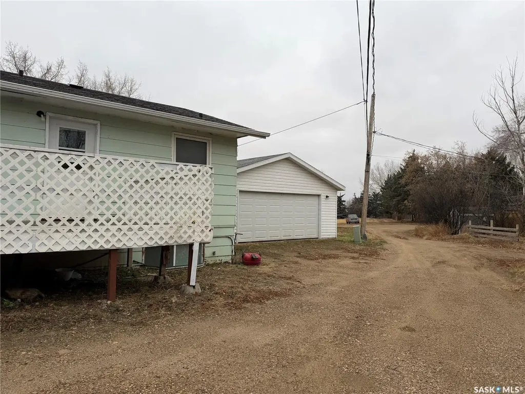 128 1st Avenue S Coronach SK S0H 0Z0