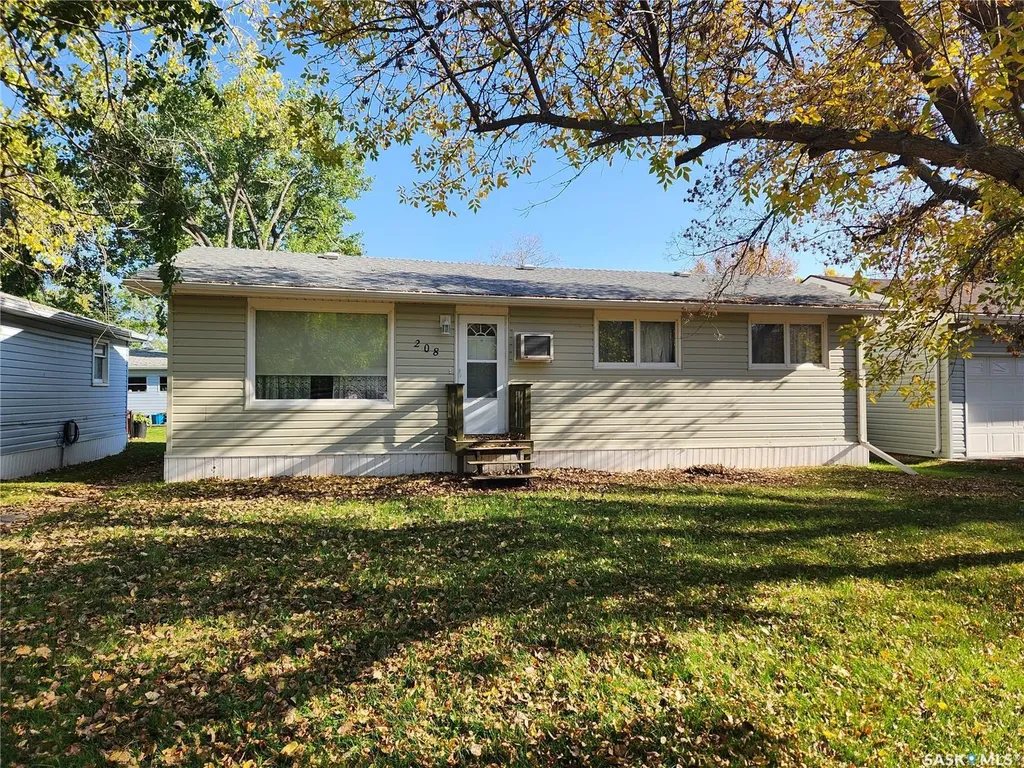 208 2nd Avenue E Lampman SK S0C 1N0