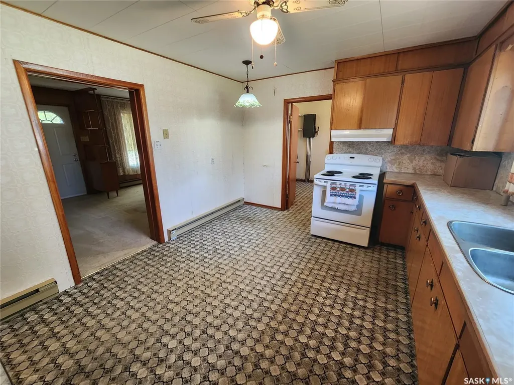 208 2nd Avenue E Lampman SK S0C 1N0