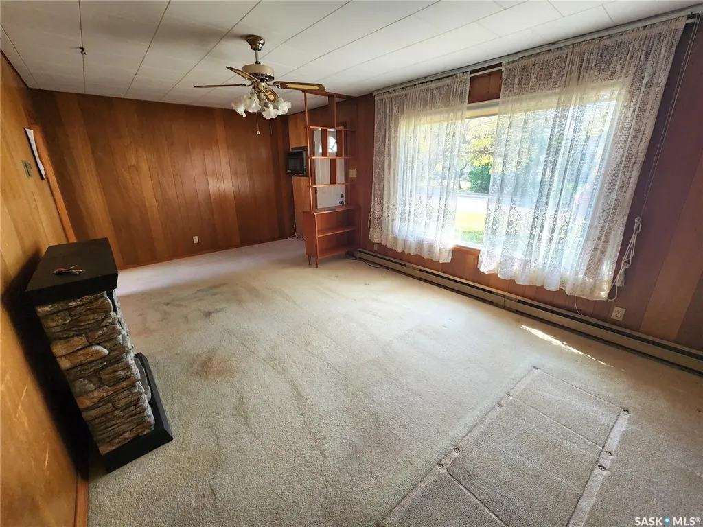 208 2nd Avenue E Lampman SK S0C 1N0