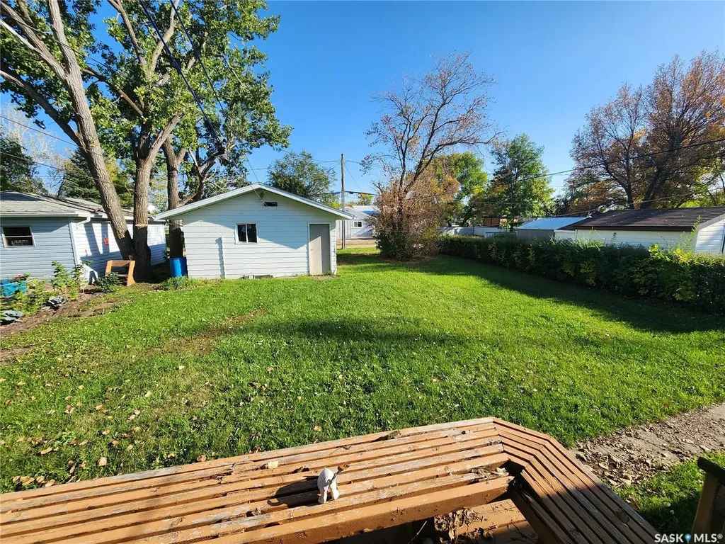 208 2nd Avenue E Lampman SK S0C 1N0
