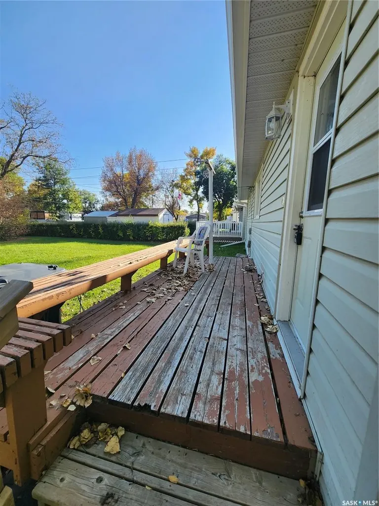 208 2nd Avenue E Lampman SK S0C 1N0