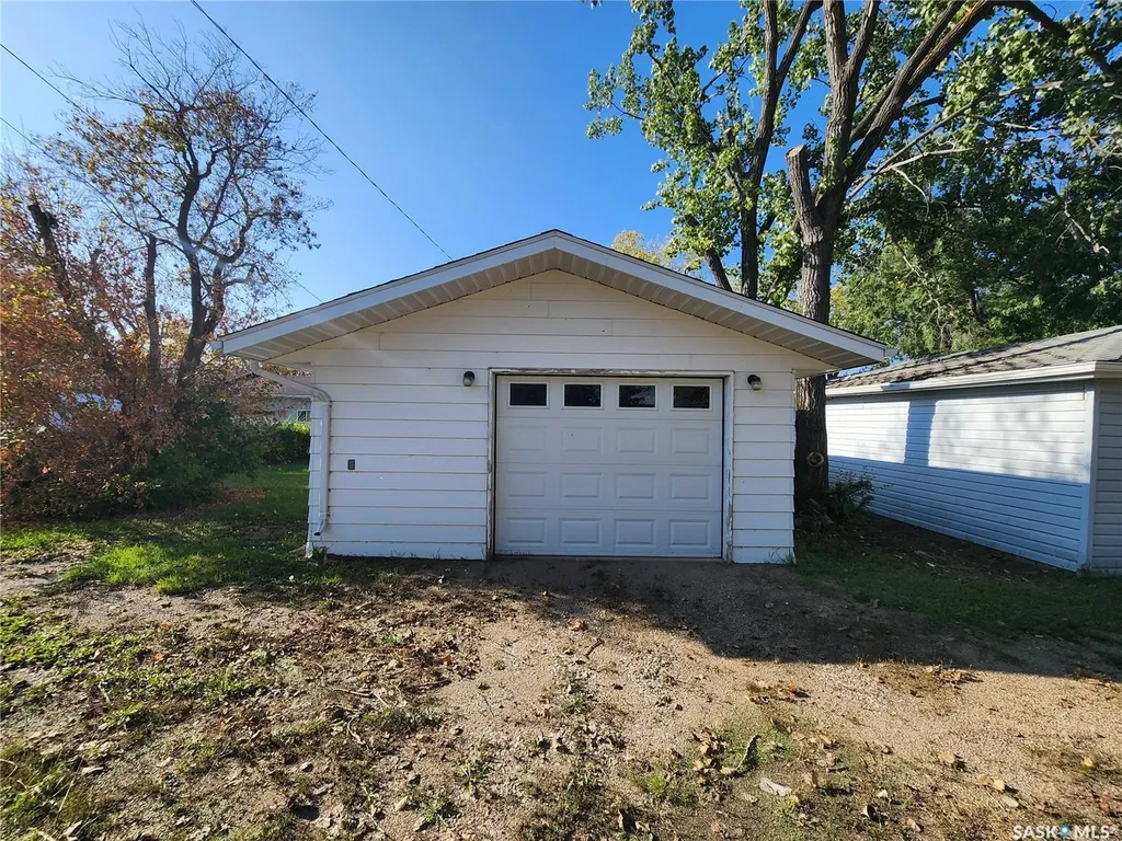 208 2nd Avenue E Lampman SK S0C 1N0