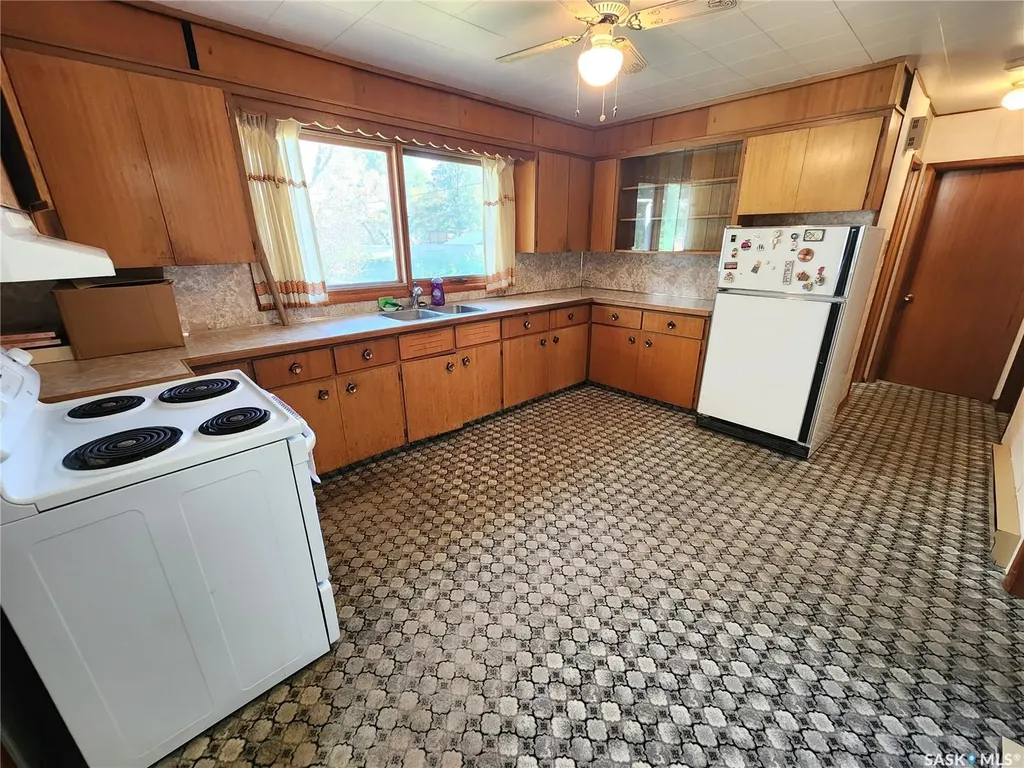 208 2nd Avenue E Lampman SK S0C 1N0