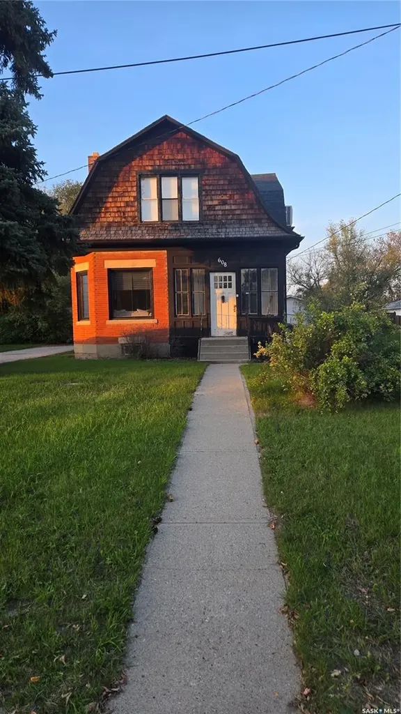 608 Walsh Avenue Oxbow SK S0C 2B0