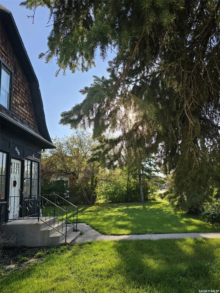 608 Walsh Avenue Oxbow SK S0C 2B0
