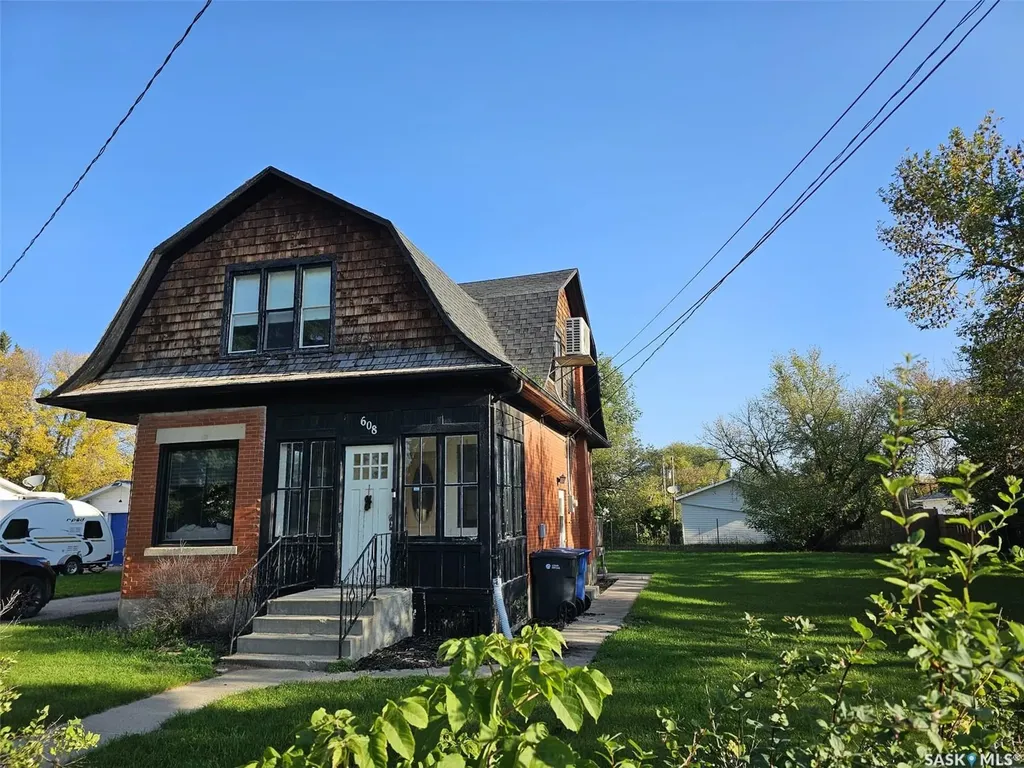 608 Walsh Avenue Oxbow SK S0C 2B0