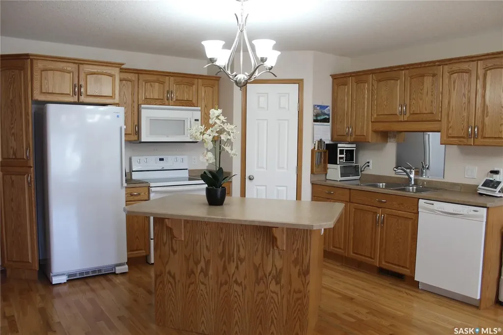 305 5th Street E Wilkie SK S0K 4W0