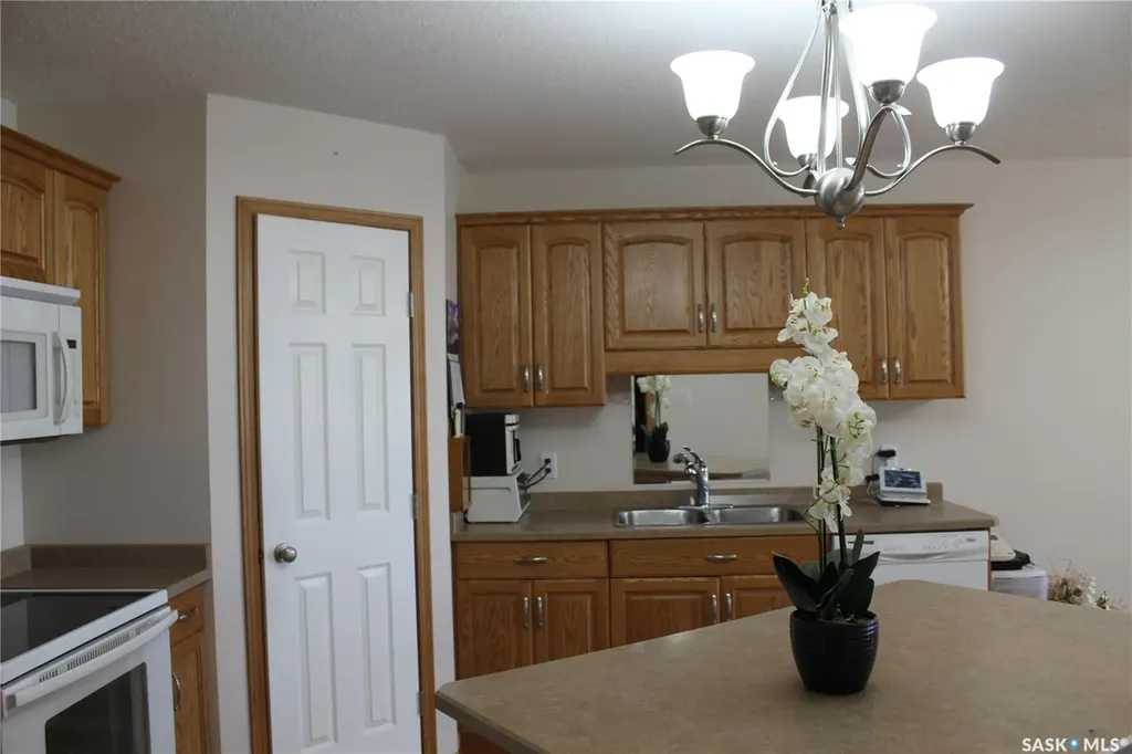 305 5th Street E Wilkie SK S0K 4W0