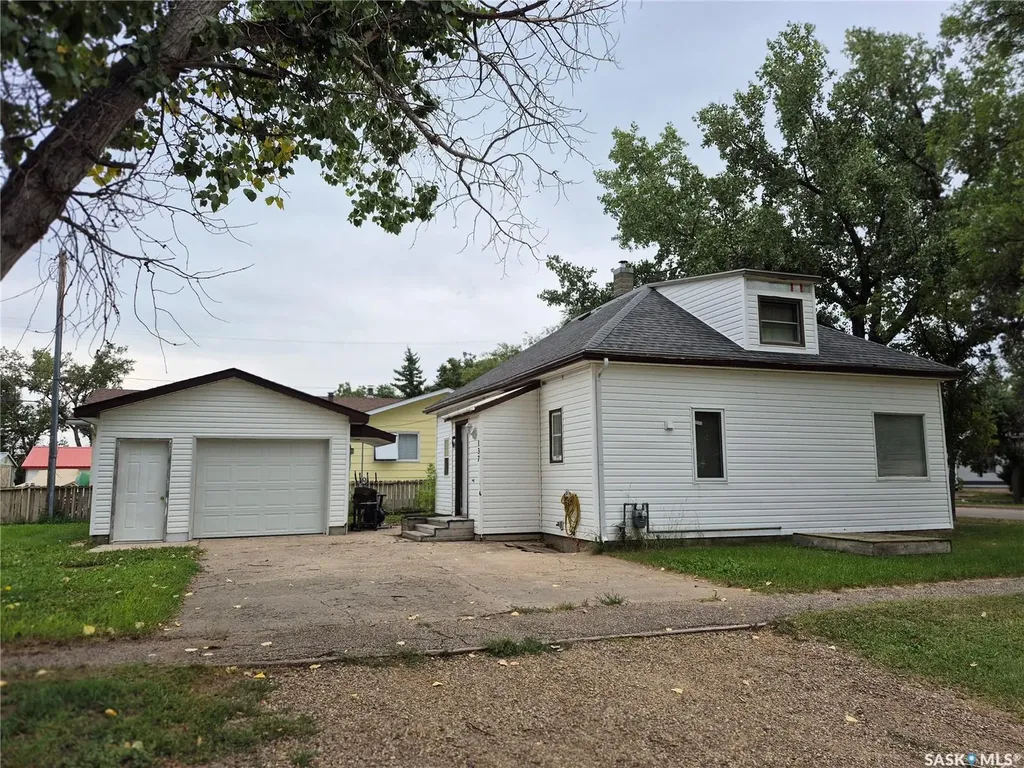 137 2nd Street W Ponteix SK S0N 1Z0