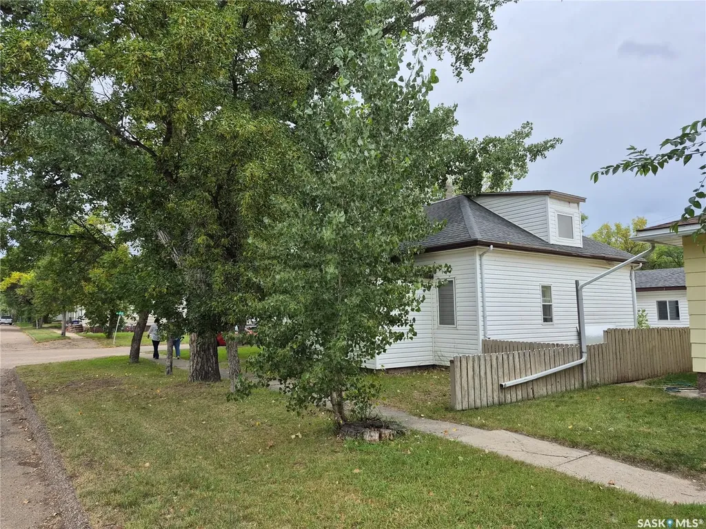 137 2nd Street W Ponteix SK S0N 1Z0