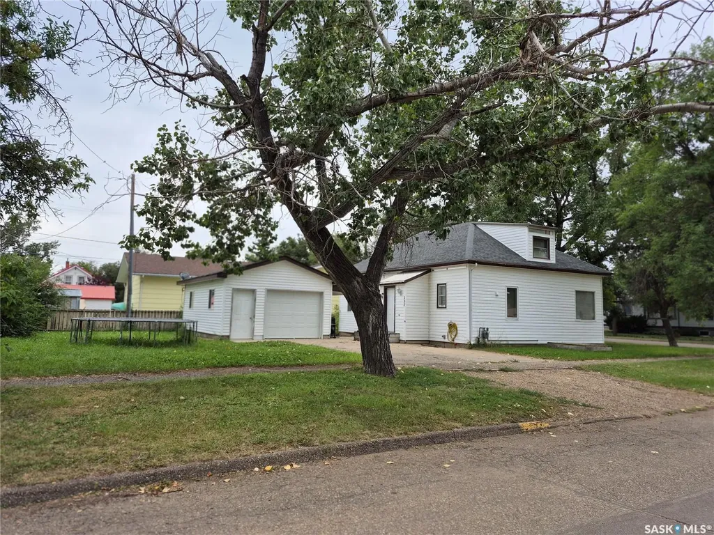 137 2nd Street W Ponteix SK S0N 1Z0