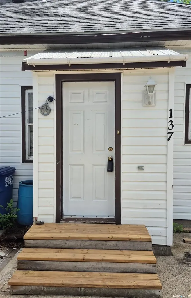 137 2nd Street W Ponteix SK S0N 1Z0