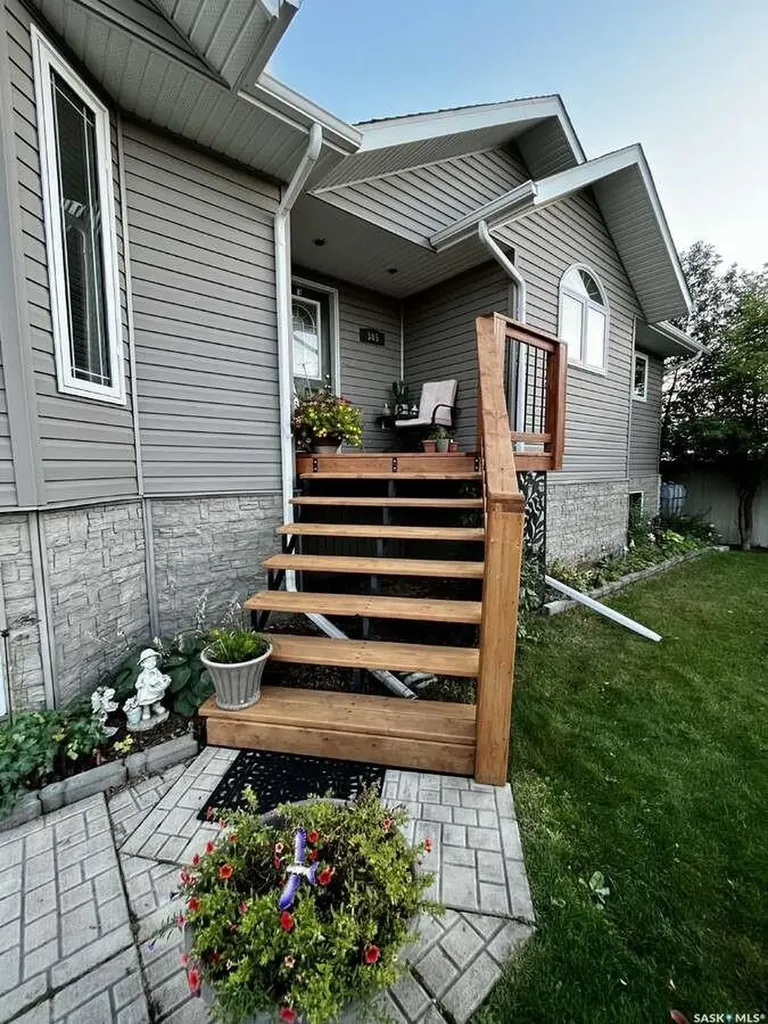 305 3rd Street St. Brieux SK S0K 3V0